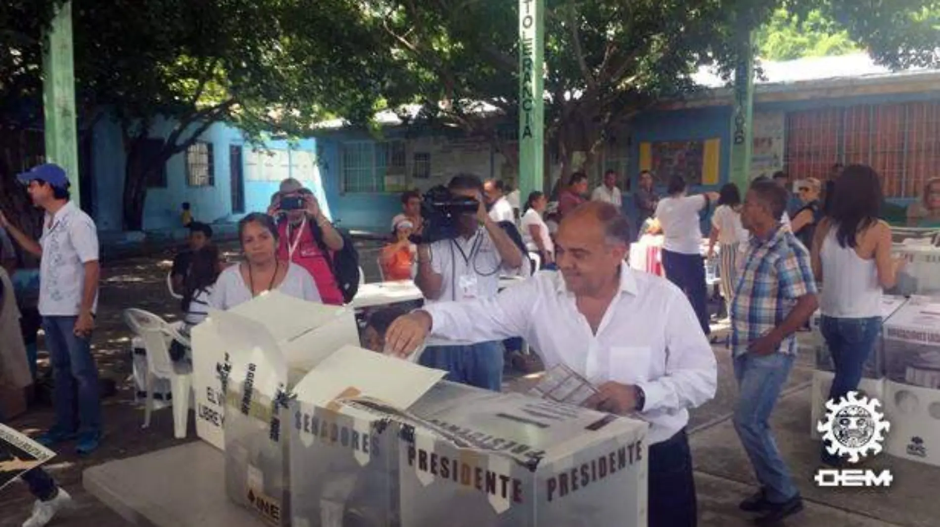 Acapulco - Manuel Añorve votando